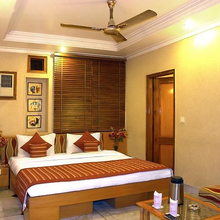 Hotel Singh International Дели Экстерьер фото