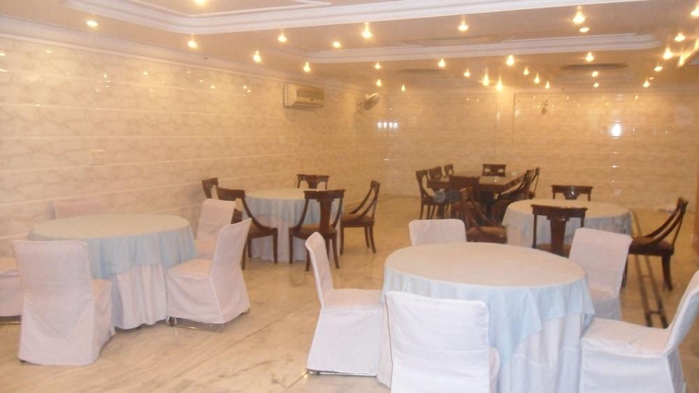 Hotel Singh International Дели Экстерьер фото